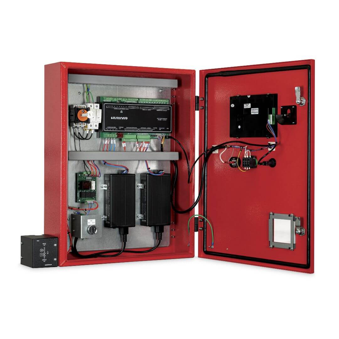 Montagem interna do painel principal diesel PPDB NFPA20 exibindo controladores Visionfire, fiação industrial e transdutor de pressão externo.